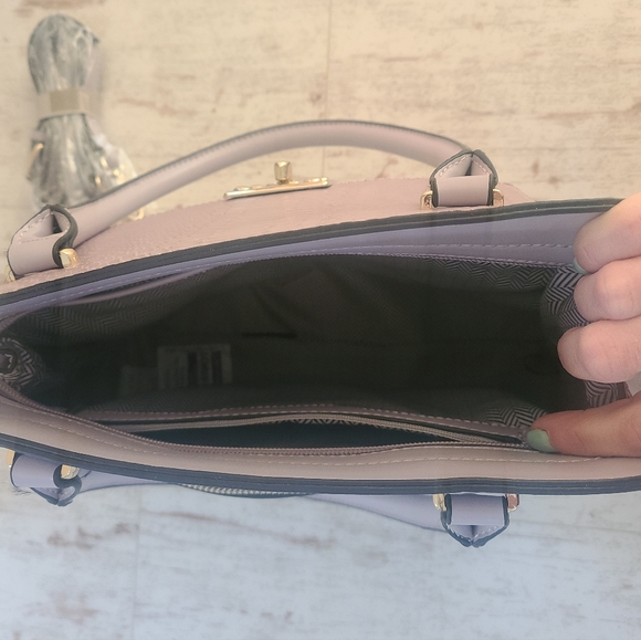 Purse - Picture 2 of 3